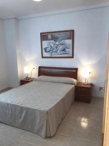 A bed or beds in a room at Apartamento a primera linea de playa ideal para relajarte - COSTA MARINA III