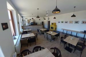 ห้องอาหารหรือที่รับประทานอาหารของ Penzion Šiškovna