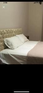 A bed or beds in a room at Hacienda bay painthouse 4 bathrooms