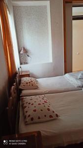 A bed or beds in a room at Hotel Kharabadze