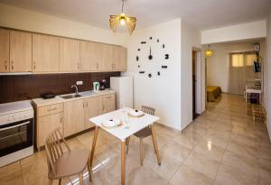 Kuchyň nebo kuchyňský kout v ubytování FabView Studio Apartments