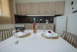 Kuchyň nebo kuchyňský kout v ubytování FabView Studio Apartments