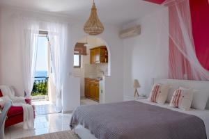 Voodi või voodid majutusasutuse Pefkides Aegina Boutique Apartments toas