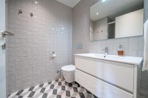 Ένα μπάνιο στο Trindade Duplex by Amber Star Rent +13 φωτογραφίες