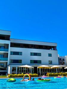 Bazén v ubytování Hotel Falcone nebo v jeho okolí