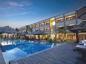 Bazén v ubytování Sima Hotel Kuta Lombok nebo v jeho okolí