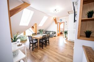 Posedenie v ubytovaní Apartament Pastorówka