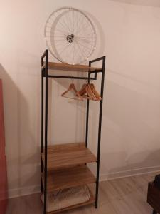 a fan on a shelf in a room at Fahrradkeller in Melsungen