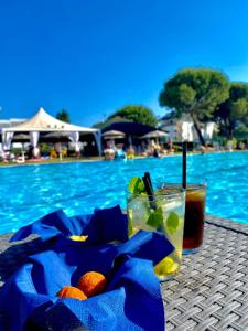 Bazén v ubytování Hotel Falcone nebo v jeho okolí
