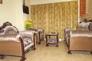 a waiting room with three chairs and a table at Apartments Casablanca near the sea RedSeaLine in Hurghada