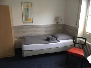 Tempat tidur dalam kamar di Nell-Breuning-Hotel
