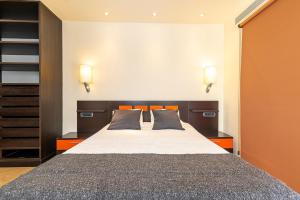 Postel nebo postele na pokoji v ubytování LUXURY HOLIDAYS SUITES, Playa de los Cristianos