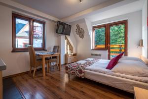 Posteľ alebo postele v izbe v ubytovaní Aparteo Apartamenty Strzelców Podhalańskich 34