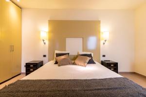 Postel nebo postele na pokoji v ubytování LUXURY HOLIDAYS SUITES, Playa de los Cristianos