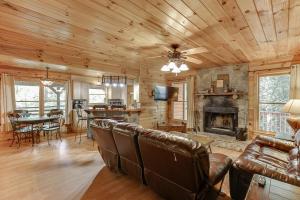 a living room with leather furniture and a fireplace at Cabin with Jacuzzi & Hydrotherapy SpaNear Helen in Cleveland