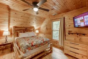 Gallery image of Cabin with Jacuzzi & Hydrotherapy SpaNear Helen in Cleveland