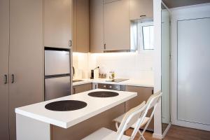 Fotografie z fotogalerie ubytování Stylish Modern Studio, Chalkida centre, seaside v destinaci Chalkis