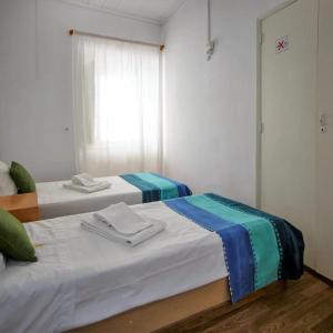 two beds sitting next to each other in a room at Residence Pé na Areia in Albufeira