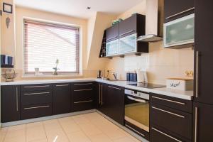 Kuchyňa alebo kuchynka v ubytovaní Apartament Centrum Mostowa