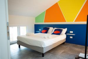 a bedroom with a colorful wall with a bed at Stalegro Residence in Cesenatico