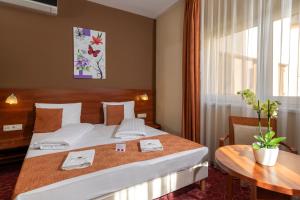 Posteľ alebo postele v izbe v ubytovaní Patak Park Hotel Visegrád