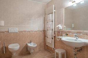 Ένα μπάνιο στο Hotel Residence Gardena Dolomites 2 +24 φωτογραφίες