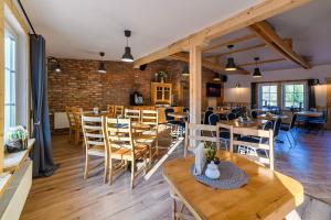 Reštaurácia alebo iné gastronomické zariadenie v ubytovaní Villa Fortuna