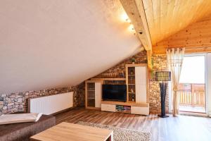 TV a/nebo společenská místnost v ubytování Haus Sonnblick