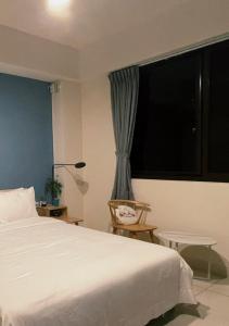 Ein Bett oder Betten in einem Zimmer der Unterkunft Donggang Homestay-Dongfan