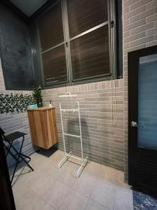 a bathroom with a towel rack and a shower at Donggang Homestay-Dongfan in Donggang