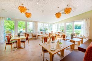 Un restaurant sau alt loc unde se poate mânca la Waldesblick, Hotel-Restaurant
