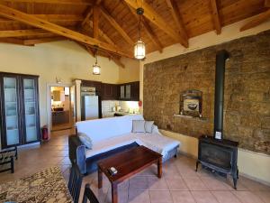 Afbeelding uit fotogalerij van Leopolis Stone House in Neokhórion