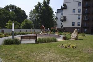 Vonkajšia záhrada v ubytovaní Apartament DIAMENTOWY z garażem -Centrum Gliwic
