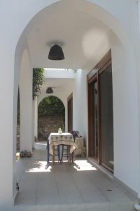 Patio alebo iná vonkajšia časť ubytovania A Crystal Clear House in Pyrgos, Heraklion Crete