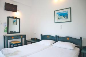 A bed or beds in a room at Hotel Andreas - Agistri (Skala)