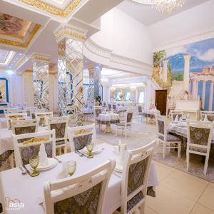 ห้องอาหารหรือที่รับประทานอาหารของ Asia Tashkent Hotel
