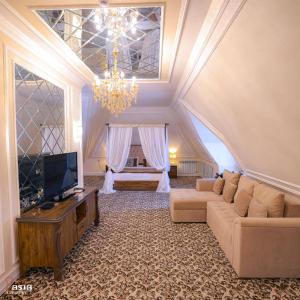 TV a/nebo společenská místnost v ubytování Asia Tashkent Hotel + 55 fotografií