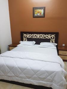 Ένα ή περισσότερα κρεβάτια σε δωμάτιο στο Beit Almurooj Hotel Apartment