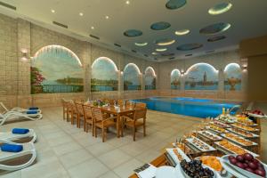 Bazén v ubytování Rhactus Hotel, New Alamein nebo v jeho okolí