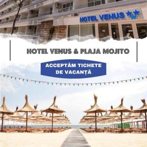 un hotel en la playa en Positano con un cartel que dice hotel venus en Hotel Venus en Mamaia