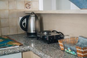 Una cocina o kitchenette en Potter's Apartment/40 meters from the beach