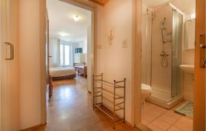 Koupelna v ubytování Lovely Apartment In Portoroz With Wifi