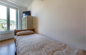 Postel nebo postele na pokoji v ubytování Lovely Apartment In Portoroz With Wifi