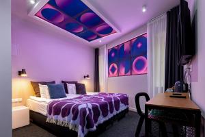 Postel nebo postele na pokoji v ubytování Butik Art Hotel