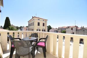 Μπαλκόνι ή βεράντα στο Sea View Apartment 40m From The Beach