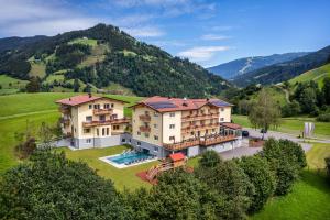 an aerial view of a house in the mountains at Der Alpenblick in Sankt Johann im Pongau