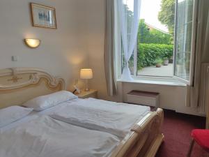 Postel nebo postele na pokoji v ubytování Hotel Dejmalik