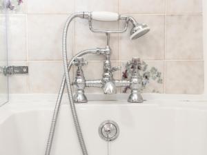 Vannituba majutusasutuses Myrtle Cottage +24 fotot