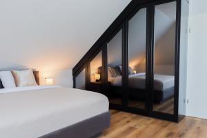 Ένα ή περισσότερα κρεβάτια σε δωμάτιο στο Strandnahe Ferienwohnung - sehr modern und hochwertig eingerichtet, inklusive Parkplatz, Gartenzugang und Fahrradunterstellmöglichkeit