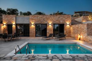 Bazén v ubytovaní Fari Stone Villas alebo v jeho blízkosti + 37 fotografií